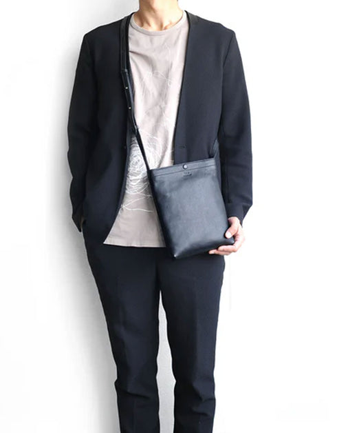 シュリンクレザー 縦型サコッシュ